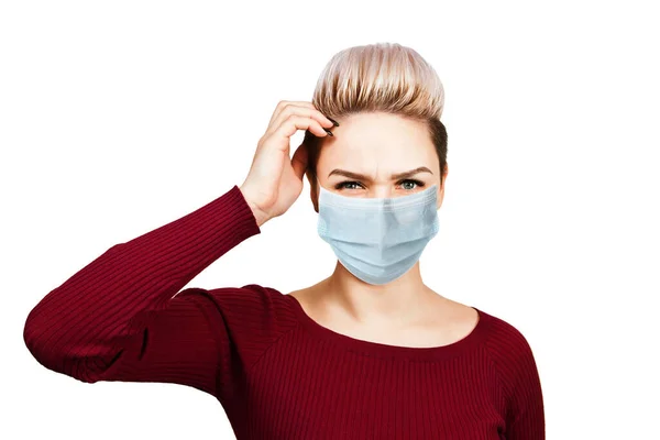 Koruyucu Yüz Maskesi Takan Genç Bir Kadın Virüs Enfeksiyonunu Kirliliği — Stok fotoğraf