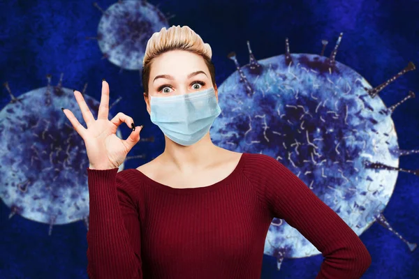 Młoda Kobieta Znak Noszenie Maski Ochronnej Twarzy Zapobiec Infekcji Wirusem — Zdjęcie stockowe