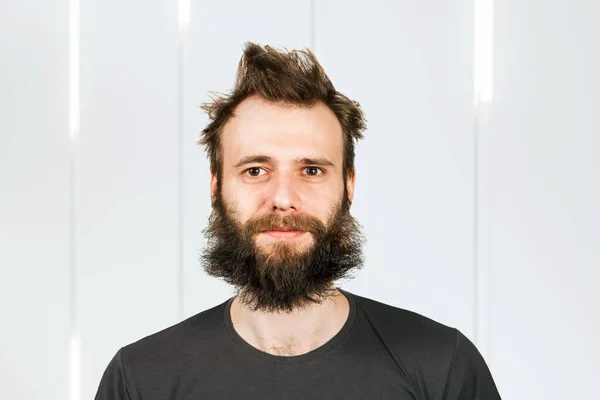 Retrato Hombre Barbudo Peludo Raro Con Pelo Largo Antes Corte —  Fotos de Stock