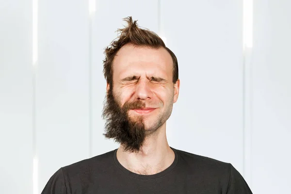 Voor Half Haar Knappe Man Met Baard Die Thuis Zijn — Stockfoto