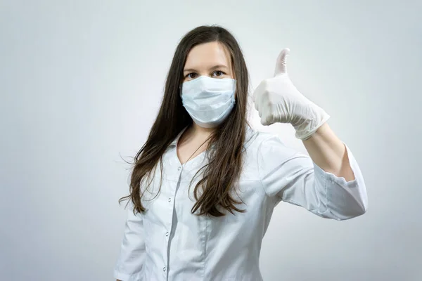 Covid19 Coronavirus Médico Femenino Muestran Pulgar Hacia Arriba Usar Máscara —  Fotos de Stock