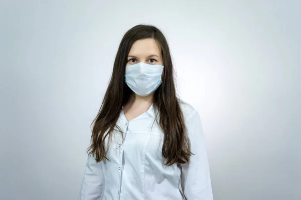 病院の隔離における女性医師の肖像 コロナウイルスの概念 — ストック写真