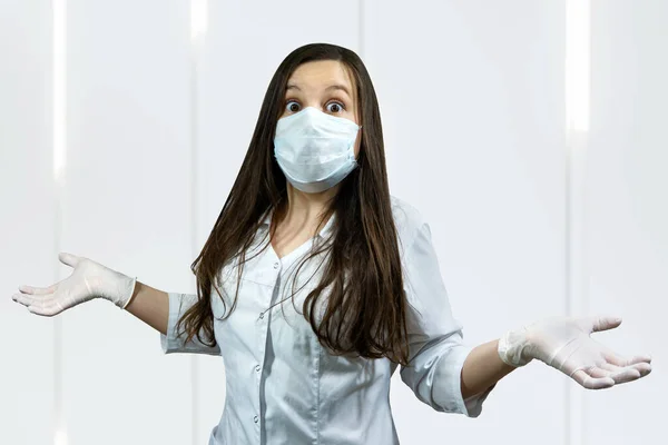 Covid19 Coronavirus Woman Doctor Shruts Wearing Medical Mask Catch Virus — 스톡 사진