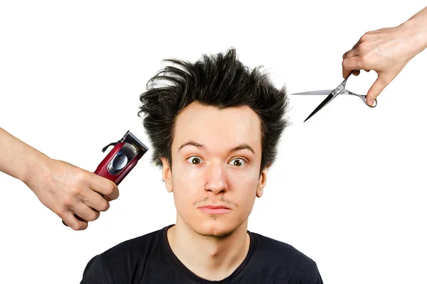 Uzun Saçlı Çılgın Adam Makası Makası Tutuyor Saçını Kesmek Istiyor — Stok fotoğraf