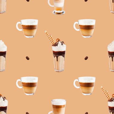 Kahve içeceği koleksiyonu. Menü tasarımı için. Çeşitli kahve setleri. Kahve fincanları, fasulyeler ve kahve makineleri çizimleri