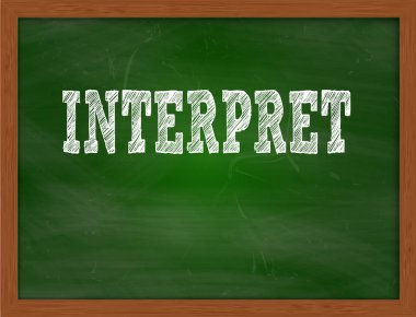 Yeşil kara tahta üzerinde el yazısı metin yorumlamak