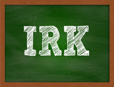 Yeşil kara tahta üzerinde el yazısı metin ırk