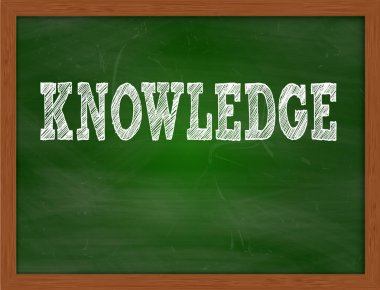 Yeşil kara tahta üzerinde bilgi el yazısı metin