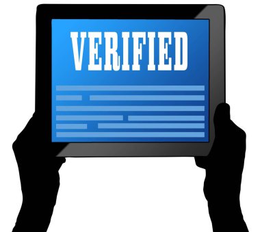 Tablet ekranında, iki eller tarafından düzenlenen doğrulanmadı.