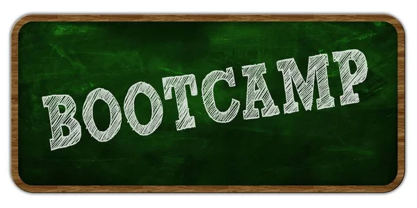 Tebeşir ile yeşil kara tahta yazılı Bootcamp. Ahşap çerçeve.