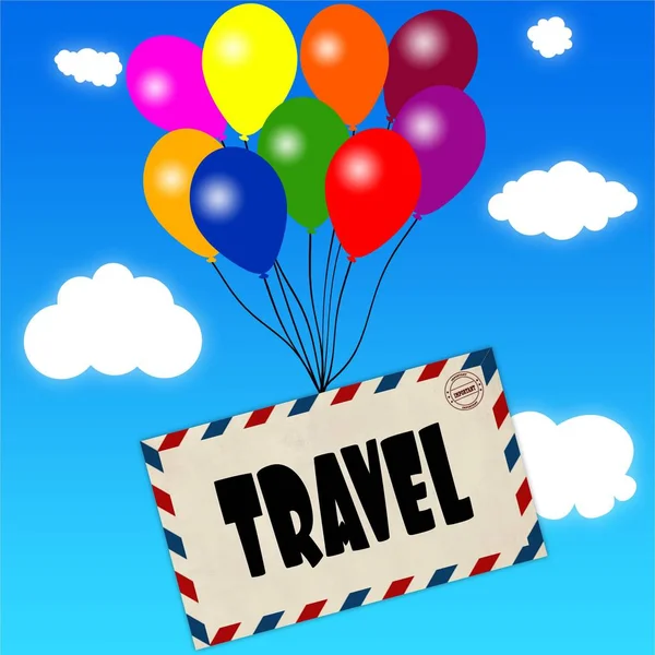 Sobre con mensaje TRAVEL adjunto a globos multicolores sobre fondo azul cielo y nubes . —  Fotos de Stock
