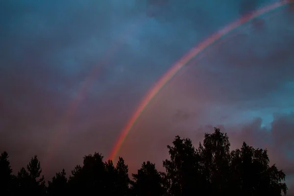 A rainbow after a heavy thunderstorm — Stock Photo, Image