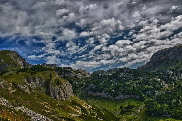 Рофанские горы летом — стоковое фото