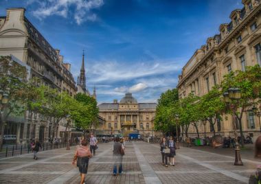 Place Louis Lpine ve Ile de la Cite, Adalet Sarayı 