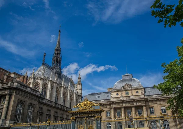 Place Louis Lpine et Palais de Justice à l'Ile de la Cité — Photo