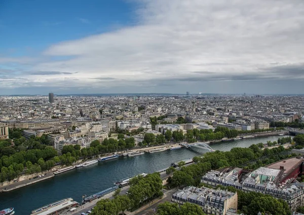 Luftaufnahme von Paris im Sommer — Stockfoto