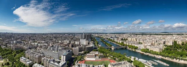 Luftaufnahme von Paris im Sommer — Stockfoto