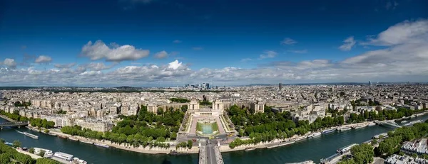 Lotu ptaka widok Jardins du Trocadero i La Defense w Paryżu Francja Zdjęcie Stockowe