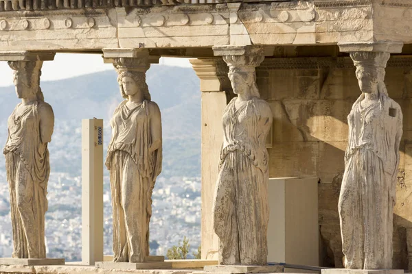 Die Statuen der Karyatiden — Stockfoto