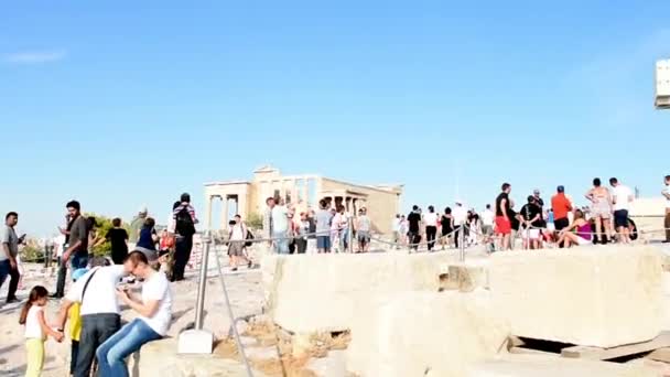 パルテノン神殿の周りの人々 — ストック動画