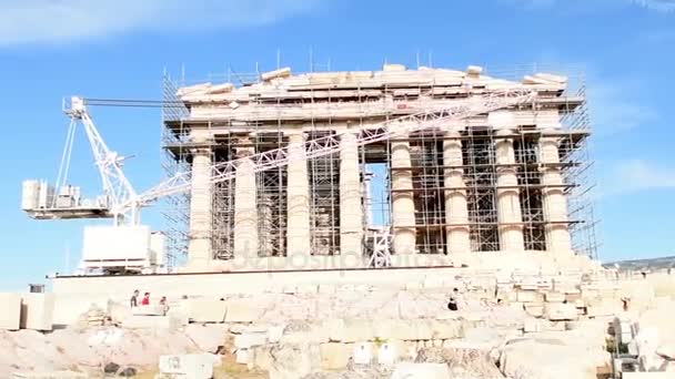 Turister inuti Akropolis i Aten — Stockvideo