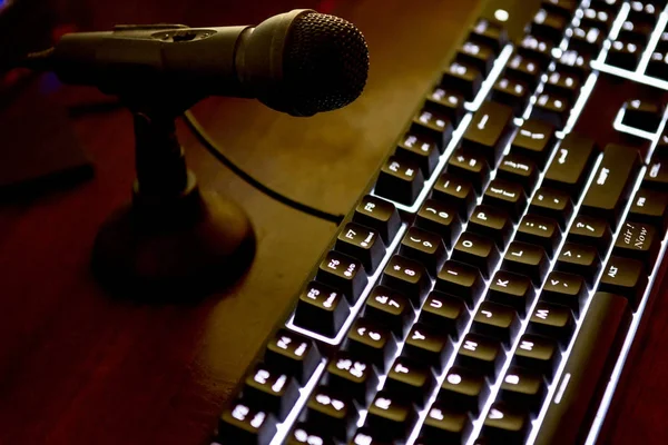 Teclado de computador iluminado — Fotografia de Stock