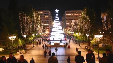 Syntagma Noel ağacı, Atina, Yunanistan, 12-14-2017 ile gece kare