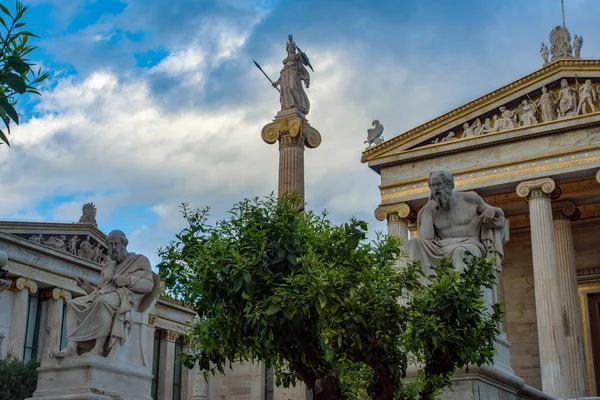 Statuen der Akademie von Athen — Stockfoto