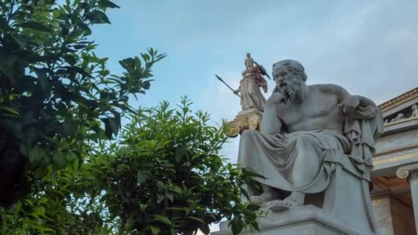 Klassieke Beeld Van Socrates Uit Kant Met Athena Standbeeld Hierboven — Stockvideo