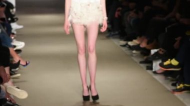  bacaklar bir moda gösterisi, Atina, Yunanistan, 03-31-2018 dişi modelleri