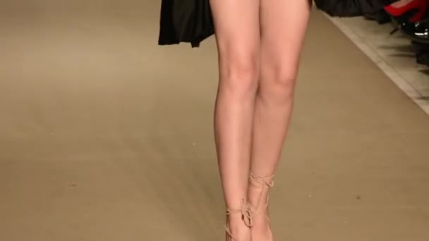 Ноги Женщин Моделей Показе Мод Атенс Греция 2018 — стоковое видео