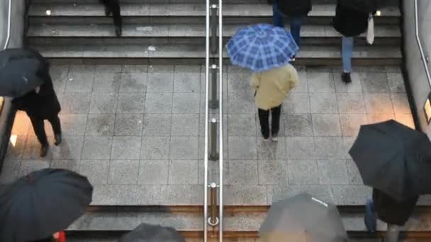 Video Clip Overhead View People Walking Away Entrance Underground Train — Stockvideo