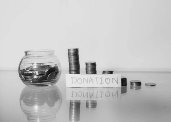 Pengar burk med mynt Spara för donation koncept — Stockfoto