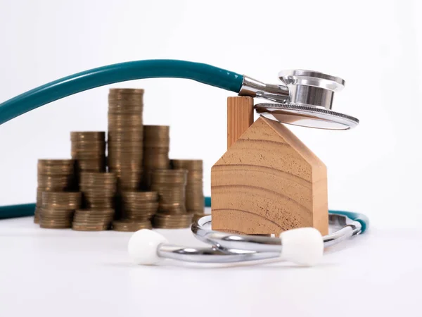 Check up house and investment concept. Stethoscope with miniatur — 스톡 사진