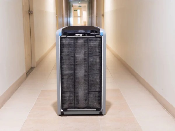 Inteligentny oczyszczacz powietrza w sypialni, filtr do czystego pomieszczenia — Zdjęcie stockowe