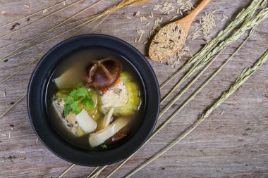 NET çorbası kıyılmış domuz eti ile doldurulmuş bitter kabak