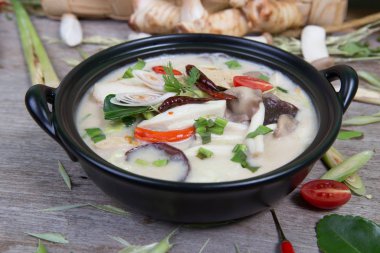 Tavuk Hindistancevizi Çorbası (Tum Kha Kai Thai Yemeği): (Vejetaryen yemeği