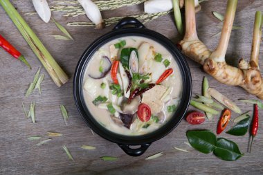 Tavuk Hindistancevizi Çorbası (Tum Kha Kai Thai Yemeği): (Vejetaryen yemeği