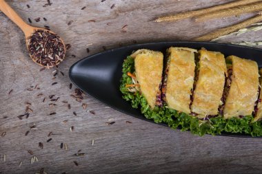 Sebzeli turta, yiyecek yakın plan (iyi sağlık için vejetaryen) )