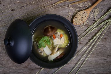 NET çorbası kıyılmış domuz eti ile doldurulmuş bitter kabak