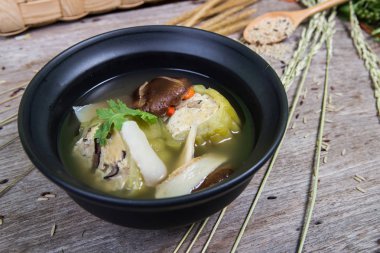 NET çorbası kıyılmış domuz eti ile doldurulmuş bitter kabak