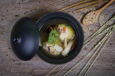 NET çorbası kıyılmış domuz eti ile doldurulmuş bitter kabak