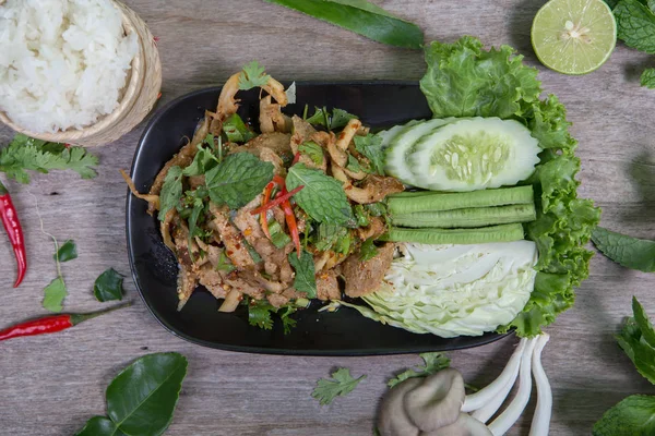 Frischer Gemüsesalat mit Champignonscheiben (vegetarisch für Goo — Stockfoto