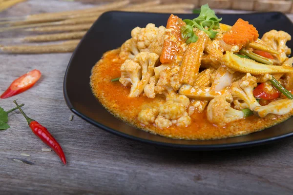 Stekt vegetarian i gul curry (vegetarian för god hälsa) ) — Stockfoto