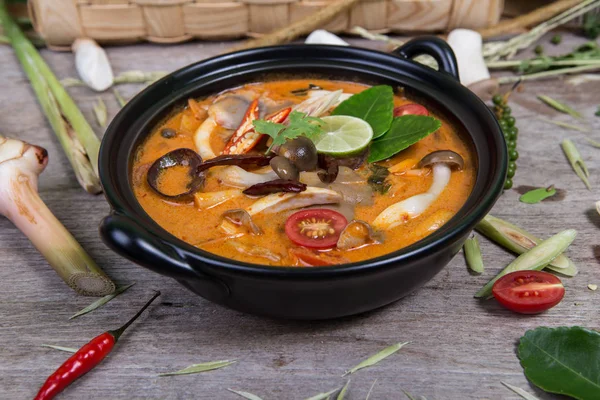 Spicy soup traditional food cuisine in Thailand on wooden backgr — Stock Photo, Image