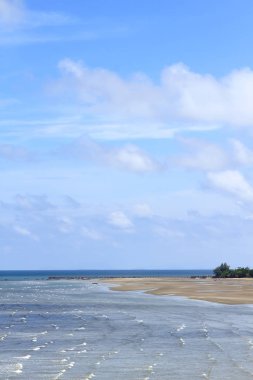 Plaj ve güzel tropikal deniz