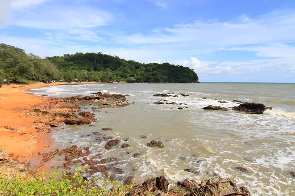 Steine Tropischen Strand — Stockfoto