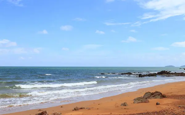 Strand Und Wunderschönes Tropisches Meer — Stockfoto