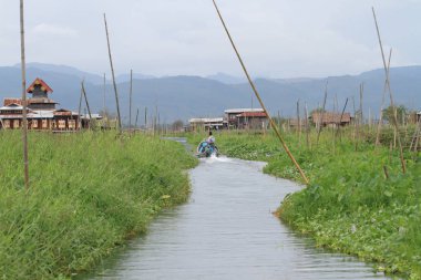 Inle Lake, Myanmar 'daki Shan Hills 'te yer alan bir tatlı su göldir (Burma).