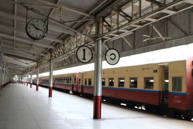 Tren Yangon, Burma - Myanma